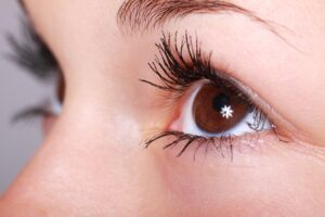 Sublimez les regards avec notre formation extension de cils !