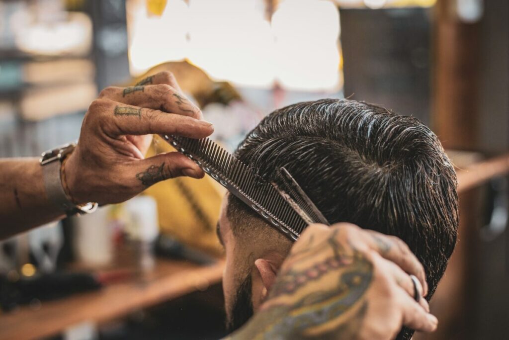 Formation coiffeur pour homme : apprenez les techniques pas à pas