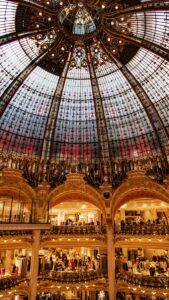 Travailler aux Galeries Lafayette : métiers, conseils et avenir 🛍️✨