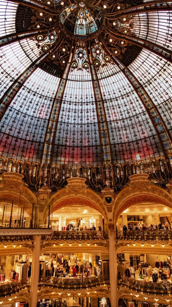 Travailler aux Galeries Lafayette : métiers, conseils et avenir 🛍️✨