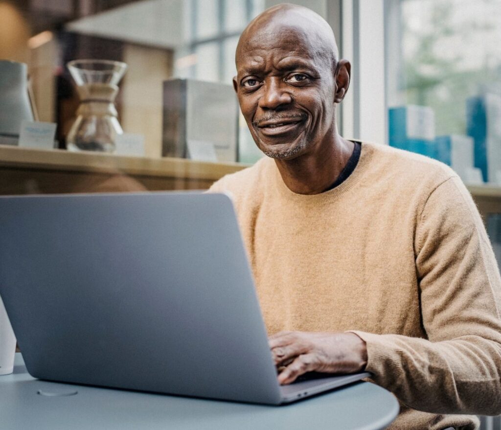 Plateformes emploi seniors : 7 sites trouver un job après 50 ans
