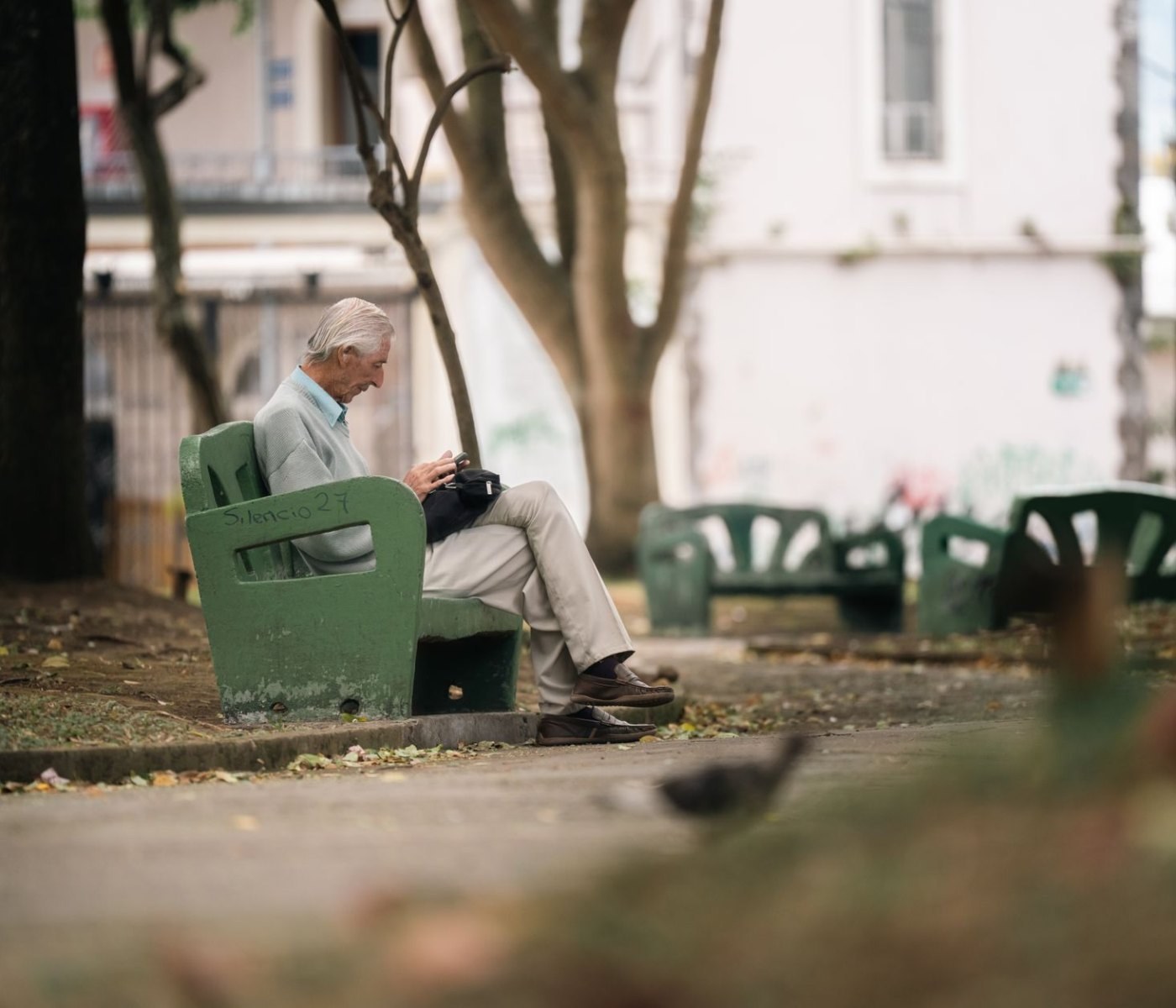 Reconversion numérique senior sans diplôme : le pari gagnant Gérard 1 Reconversion numérique senior sans diplôme : le pari gagnant Gérard